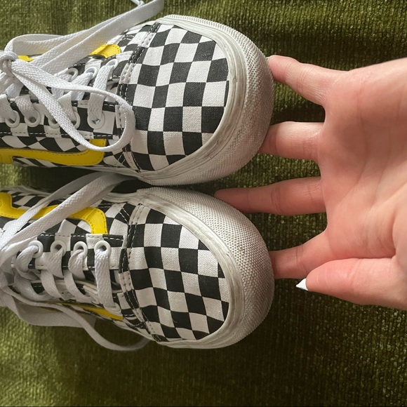 Custom Vans - Picture 2 of 7